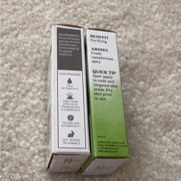2 AURA CASIA ESSENTIAL OIL, ROLL-ON TEA TREE & FRANKINCENSE, NEW - Picture 3 of 4